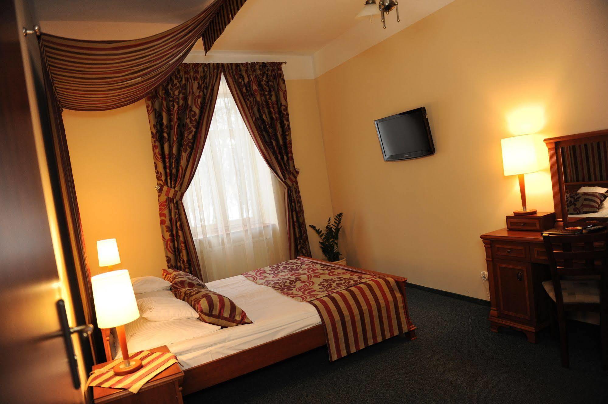 Europejski Boutique Hotel Radom Exteriör bild